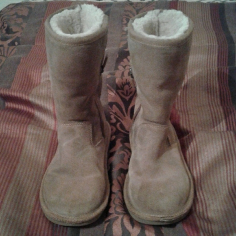 Ugg boots tan